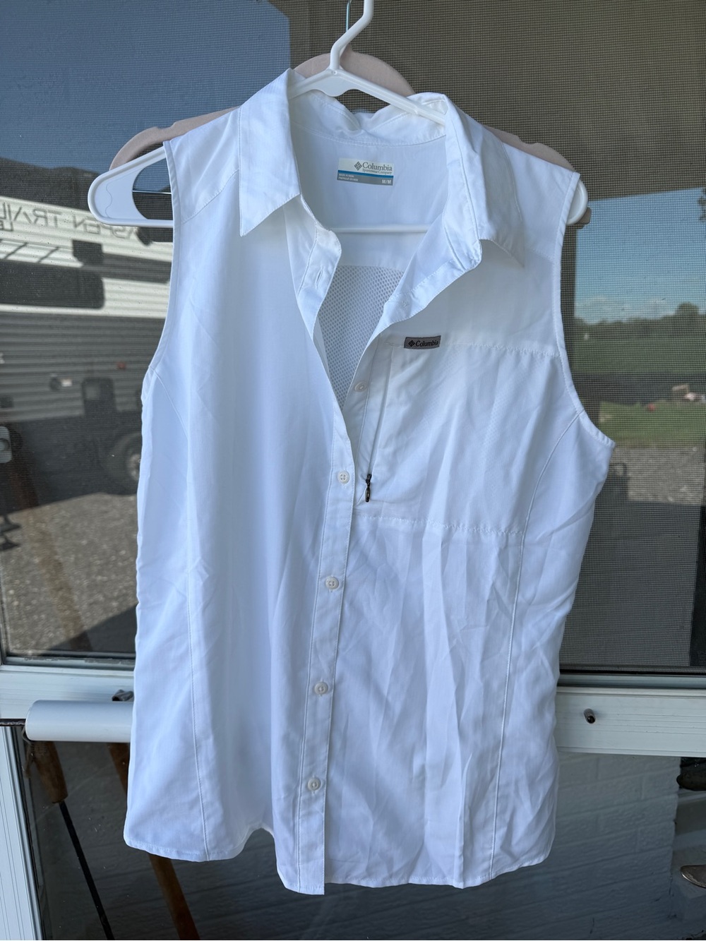 Columbia Women's White and Purple Sleeveless Button-Front Shirt